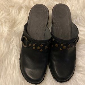 Nurture Leather Navy blue slides 8.5